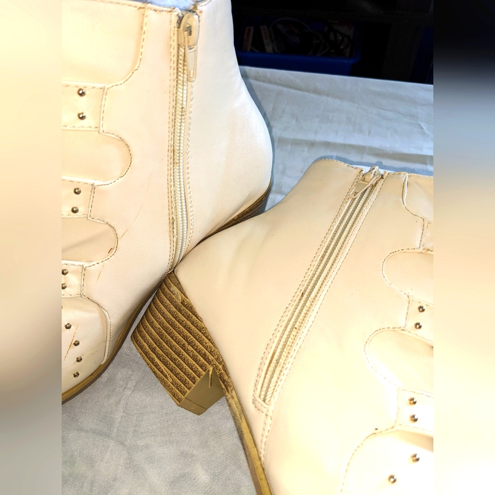Bumper Anka-01 Pointed Toe Studded Women's Western Booties - Picture 7 of 14